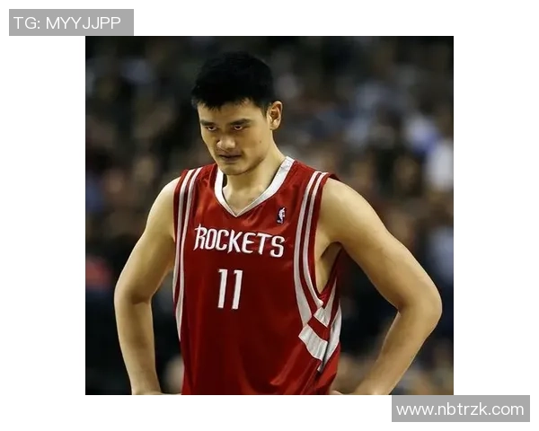 詹姆斯与姚明的篮球传奇对决：两位巨星的巅峰对抗与友谊故事